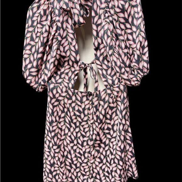 Beautiful Leaf Patterned Dress with Puff Sleeves - Picture 2 of 12